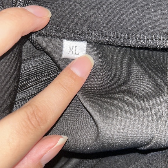 Lsisi Long Black Elegant Sleeveless V Neck Formal Evening Gown With A Split - Picture 7 of 9